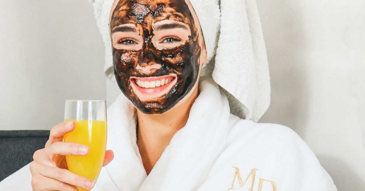 Máscaras de rosto utilizadas como complemento da rotina de skincare
